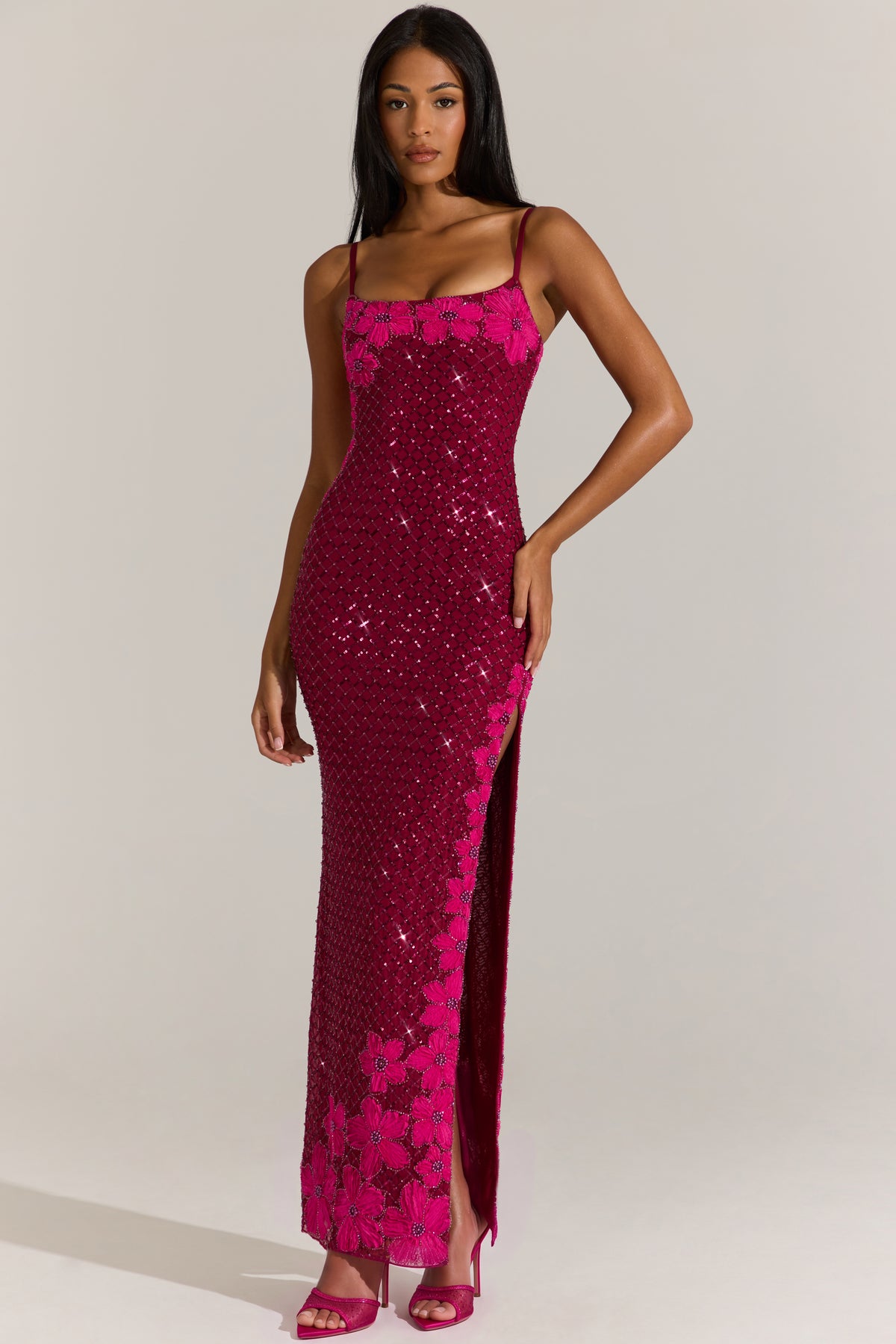 ⁣⁢Verziertes Maxikleid mit eckigem Ausschnitt in Cranberry⁤⁣