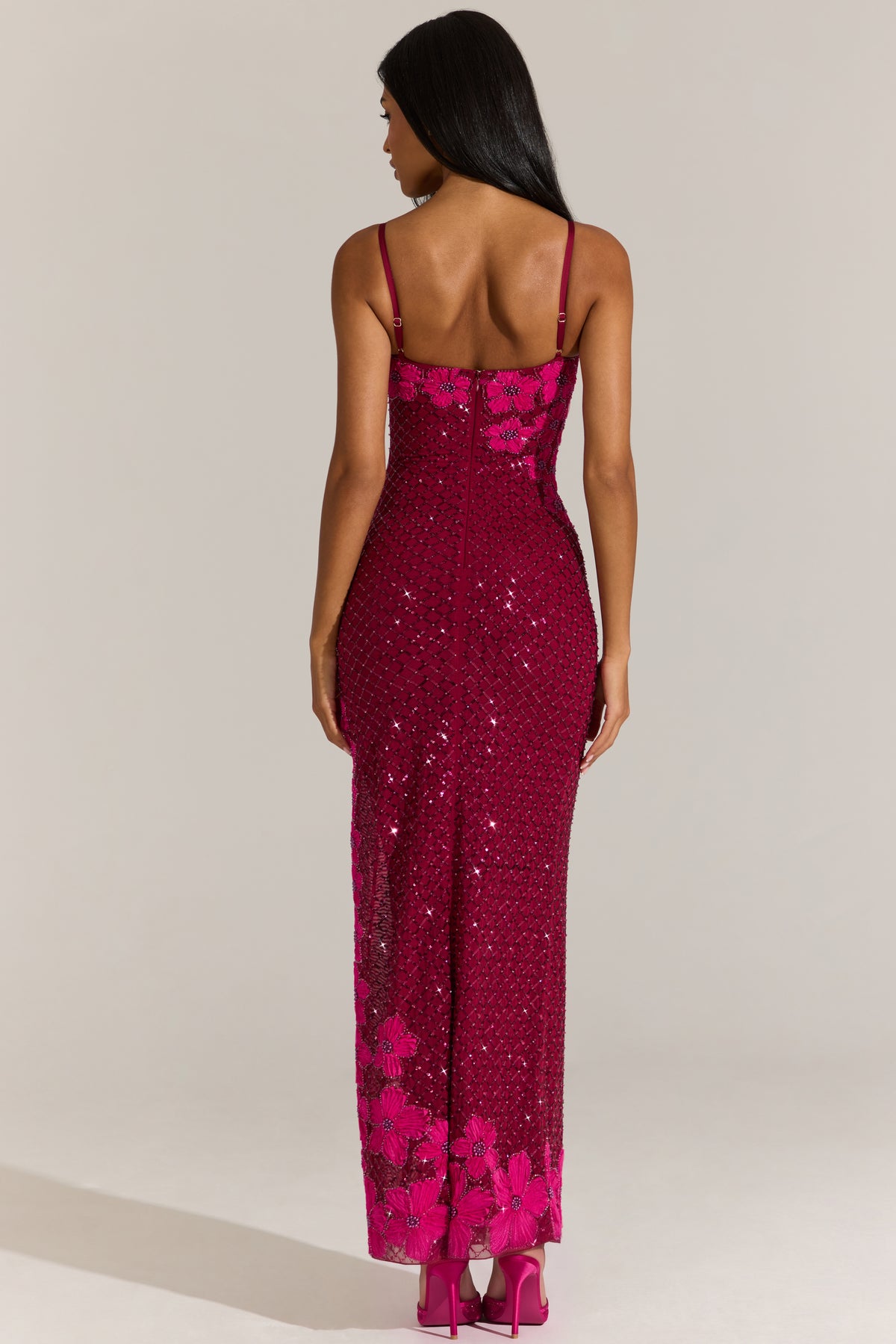 ⁣⁢Verziertes Maxikleid mit eckigem Ausschnitt in Cranberry⁤⁣