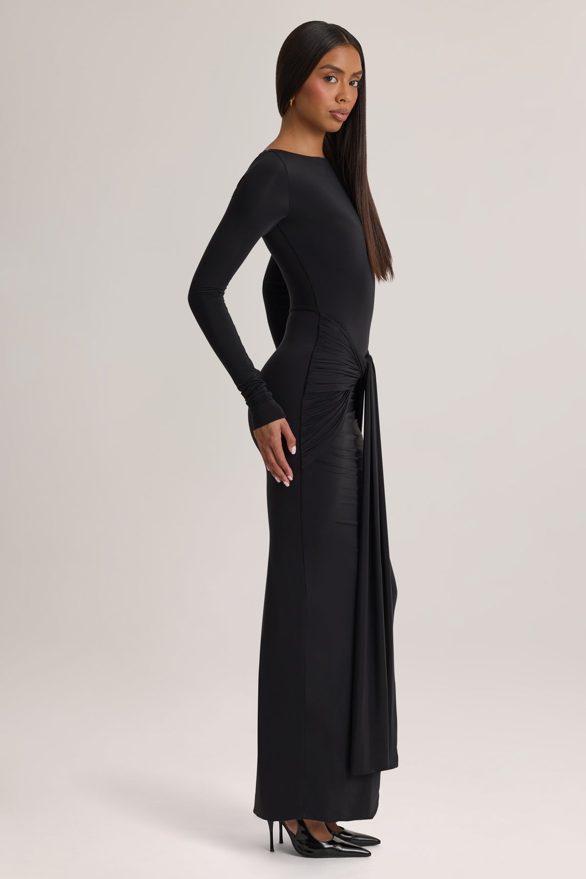 ⁣⁢Maxikleid aus weichem Jersey mit U-Boot-Ausschnitt und Raffung zum Binden in Schwarz⁤⁣