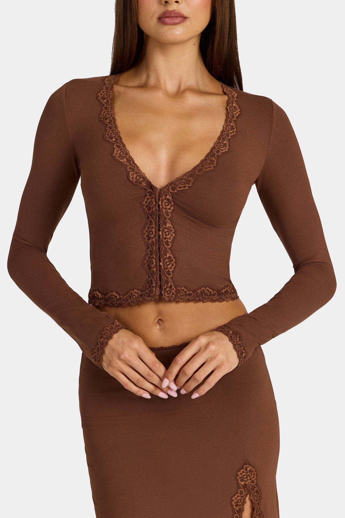 ⁣⁢Modal Cropped-Cardigan mit Spitzenbesatz in Cocoa Brown⁤⁣ - 2
