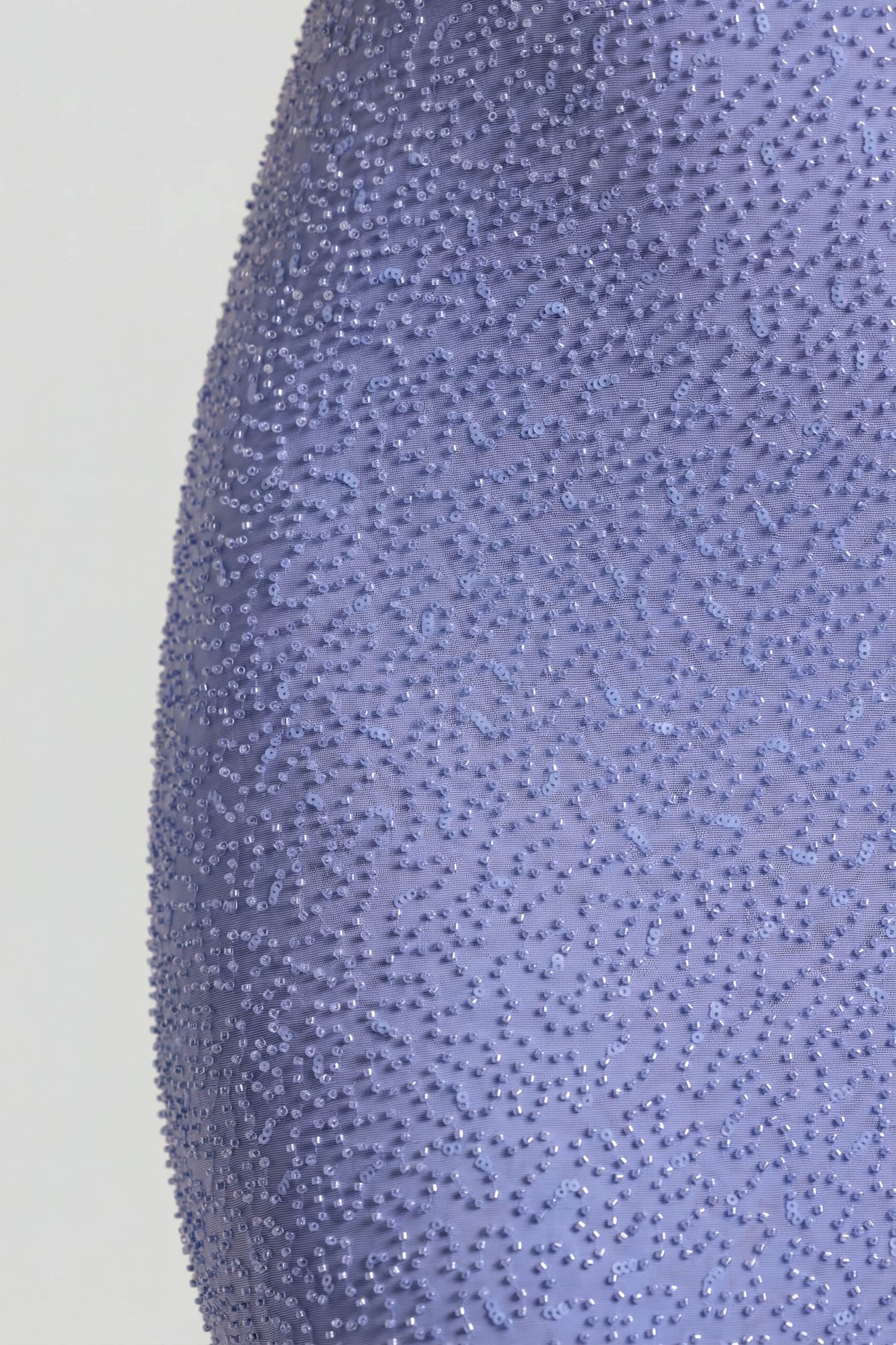 ⁣⁢Verziertes Maxikleid mit Wasserfallausschnitt in Lavendelblau⁤⁣