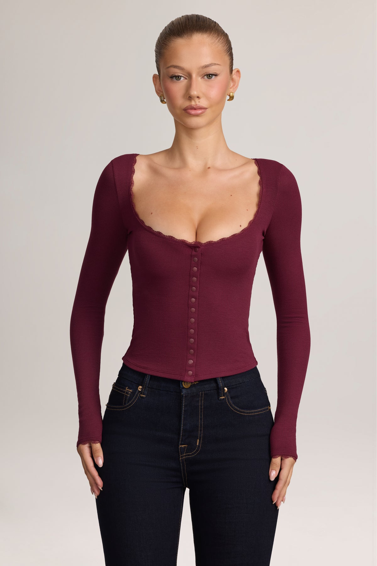 ⁣⁢Gerippter Modal-Cardigan mit Spitzenbesatz in Maroon Red⁤⁣ - 1