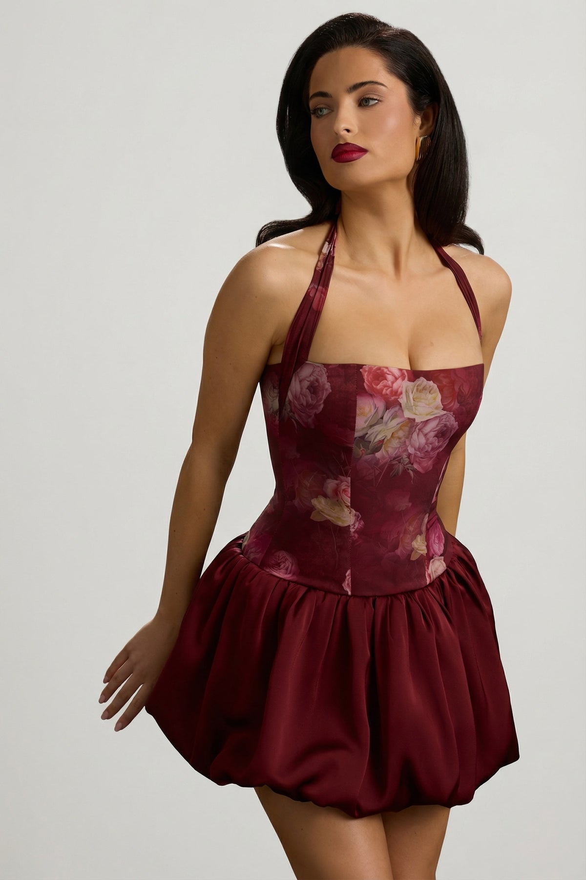 ⁣⁢Neckholder-Minikleid mit Schnürung und Ballonsaum im kastanienroten Blumenmuster⁤⁣