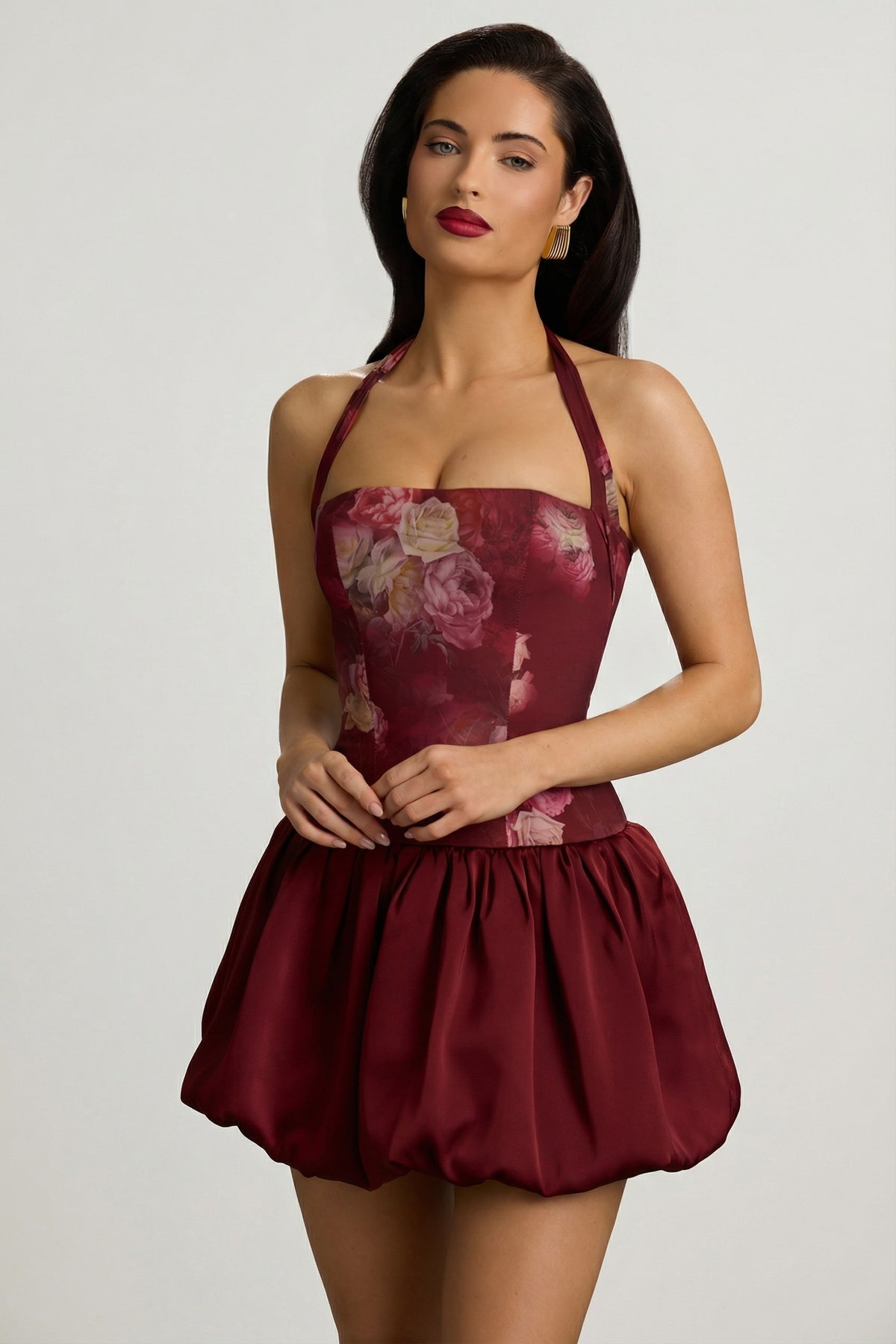 ⁣⁢Neckholder-Minikleid mit Schnürung und Ballonsaum im kastanienroten Blumenmuster⁤⁣