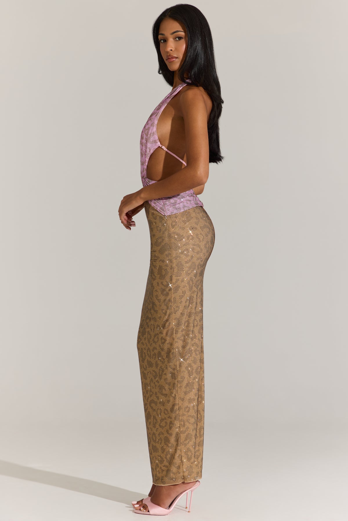 ⁣⁢Verziertes Cut-out-Maxikleid in Pink-Leopard⁤⁣