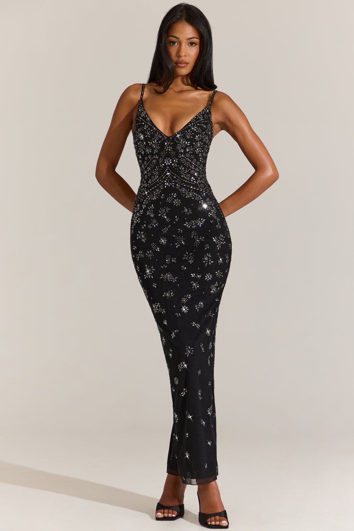 ⁣⁢Verziertes Maxikleid mit tiefem Ausschnitt in Schwarz⁤⁣ - 1