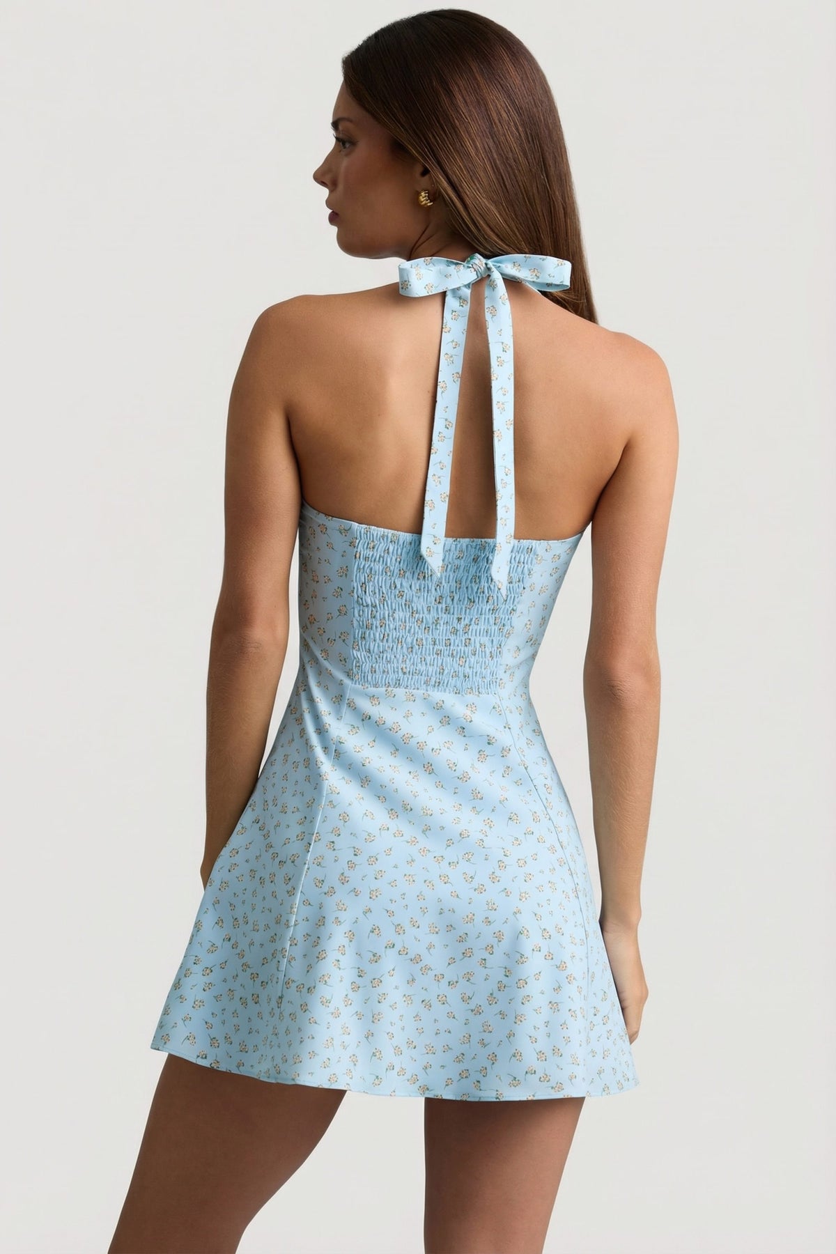 ⁣⁢Neckholder-Minikleid in A-Linie mit blauem Blumenmuster⁤⁣