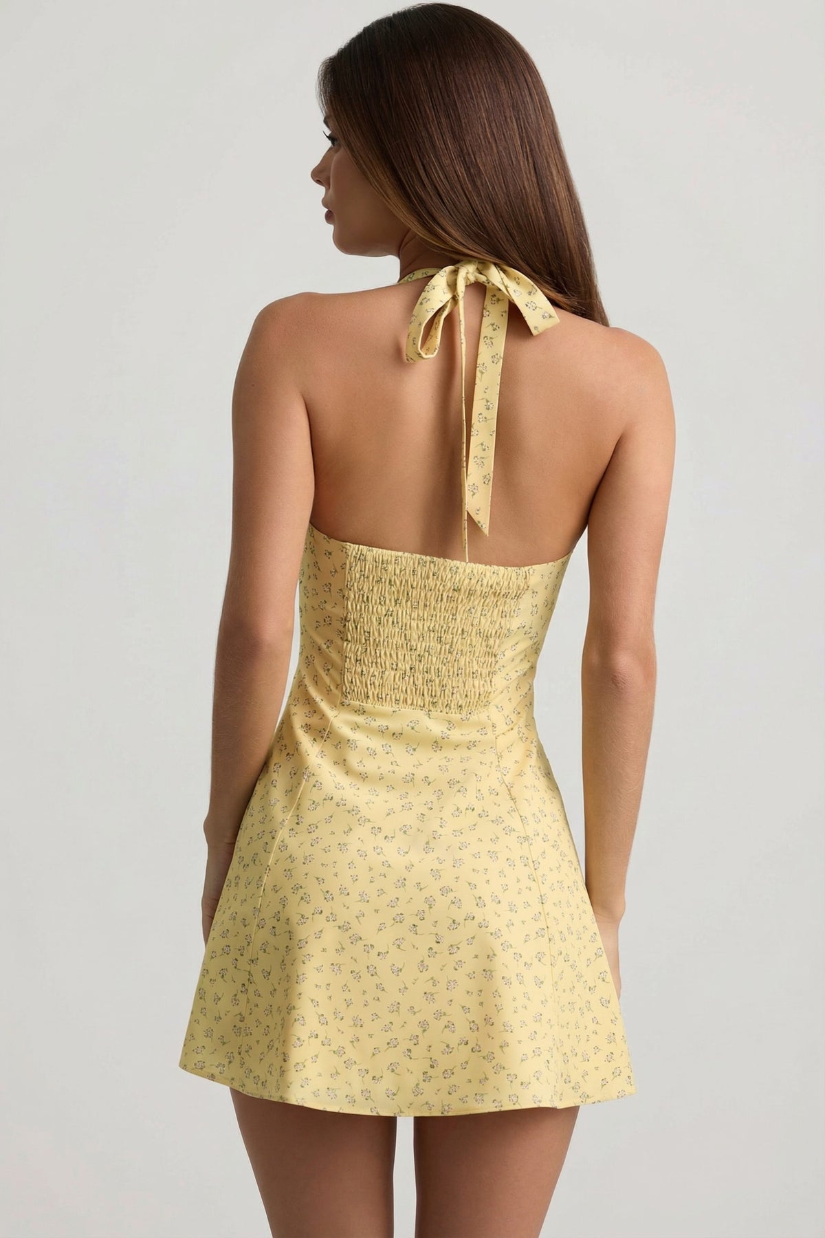 ⁣⁢Neckholder A-Linien-Minikleid mit gelbem Blumenmuster⁤⁣
