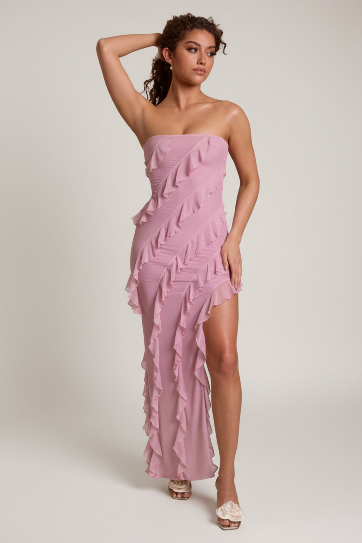 ⁣⁢Bandeau-Maxikleid mit Rüschendetail in Altrosa⁤⁣