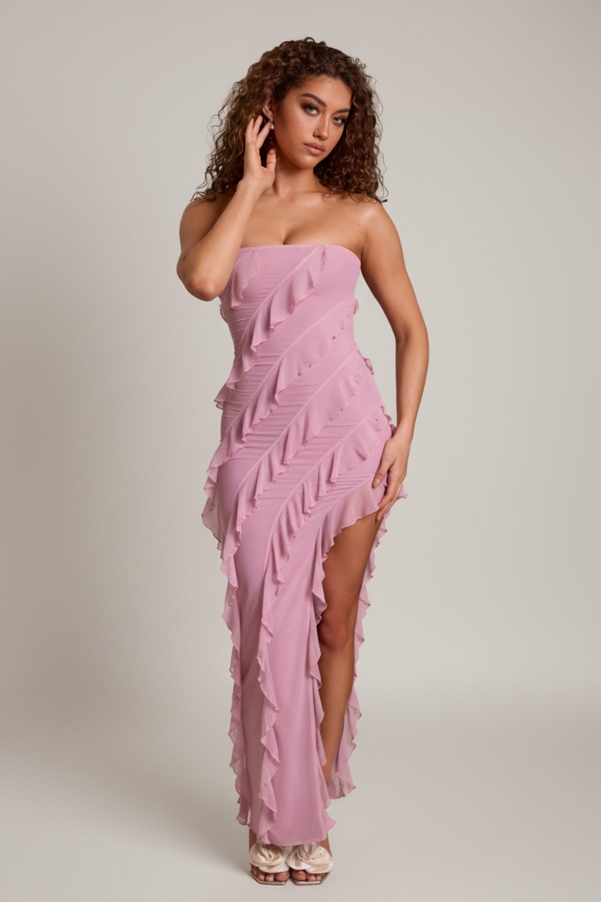 ⁣⁢Bandeau-Maxikleid mit Rüschendetails in Dusty Pink⁤⁣ - 1