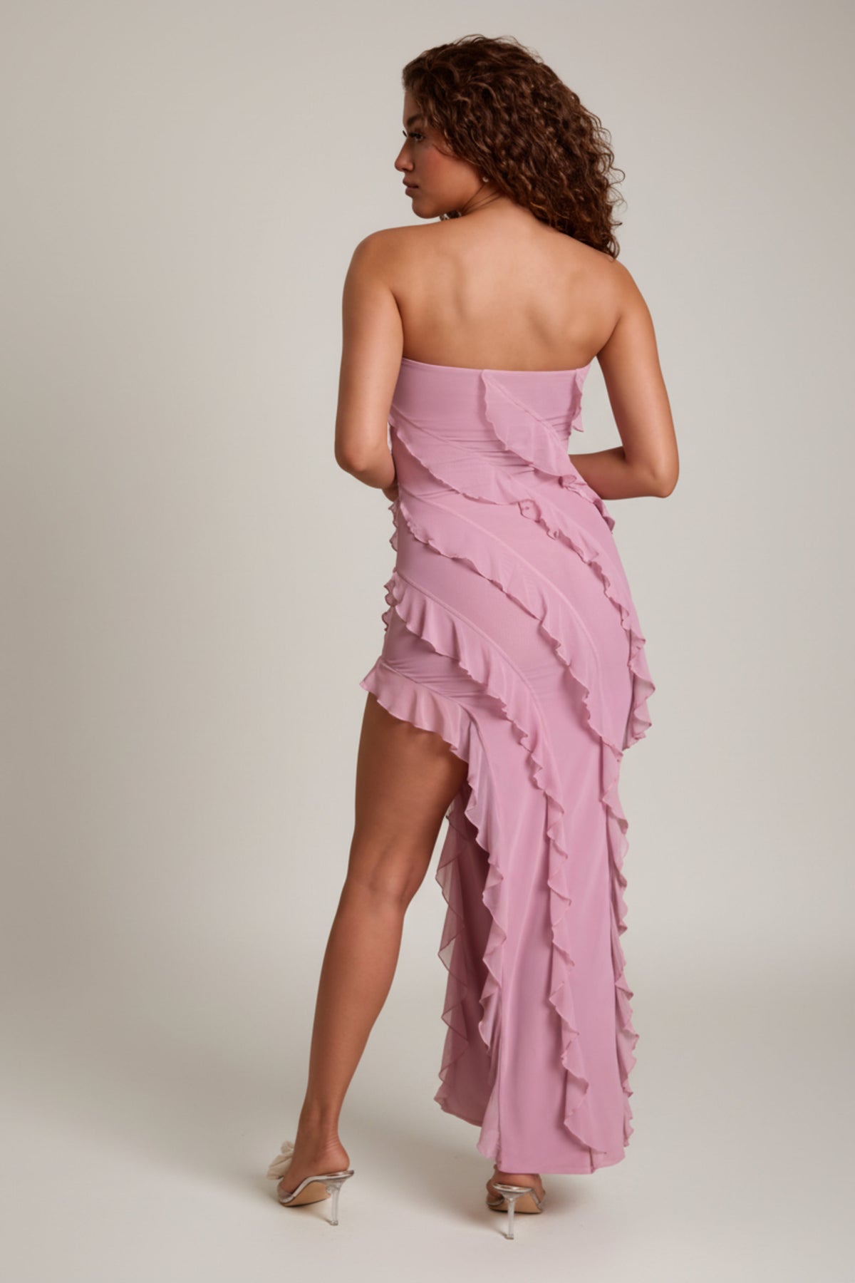 ⁣⁢Bandeau-Maxikleid mit Rüschendetails in Dusty Pink⁤⁣ - 2