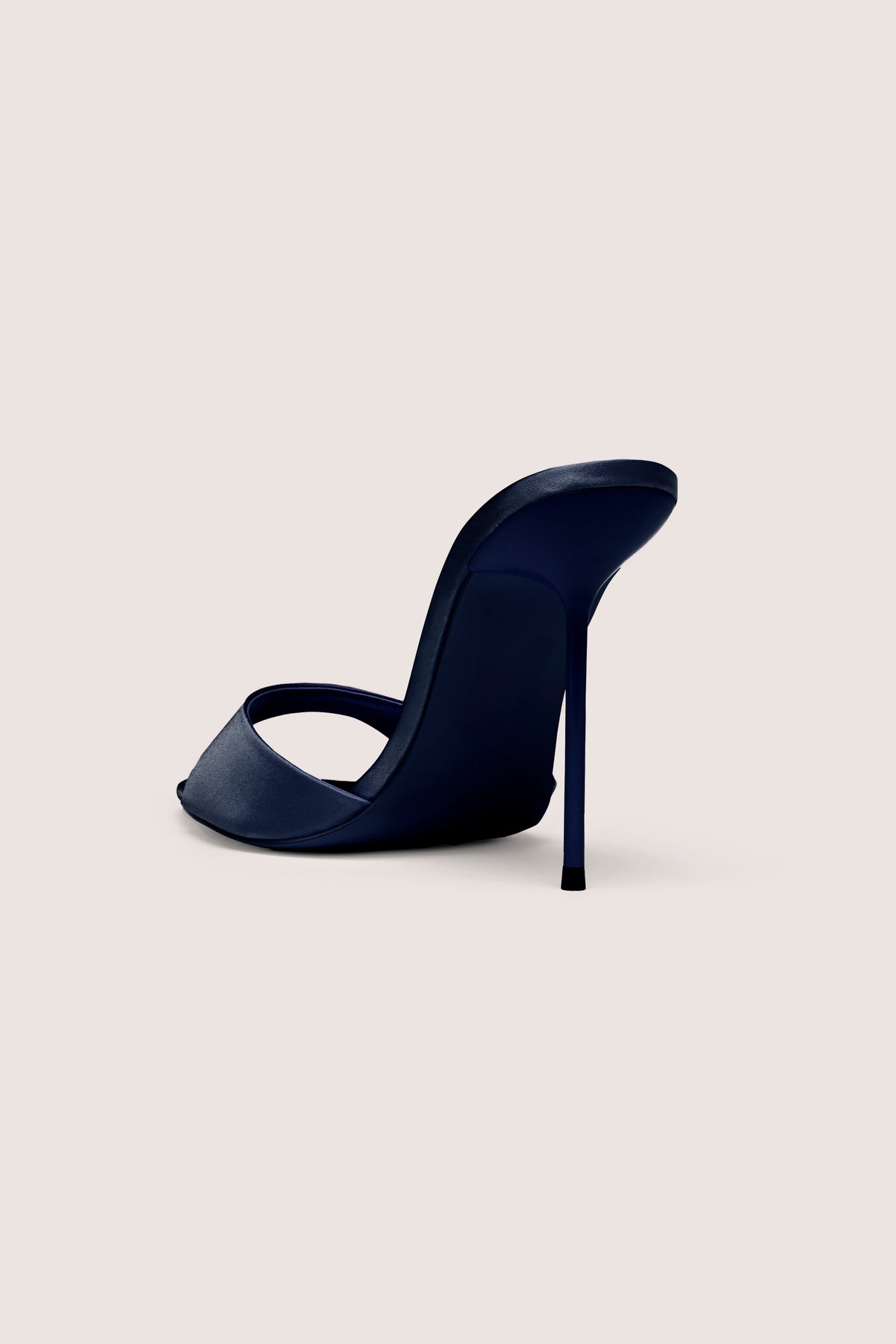 ⁣⁢Satin-Mule-Sandale mit Absatz in Mitternachtsblau⁤⁣