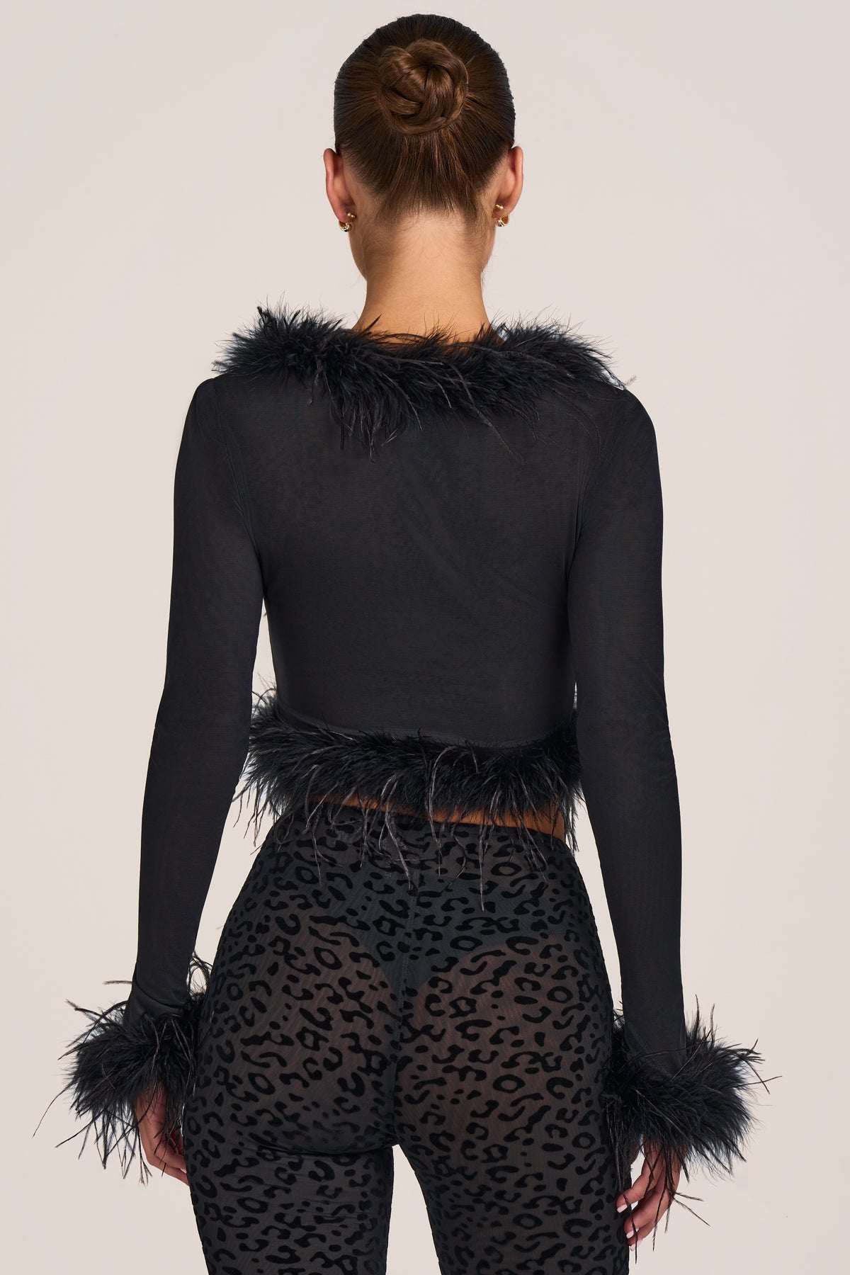 ⁣⁢Cardigan mit Federbesatz und halbtransparentem Material in Schwarz⁤⁣ - 2
