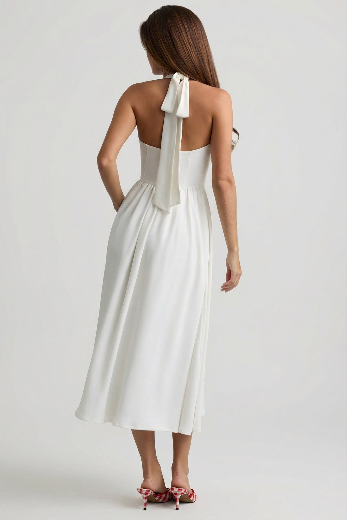 ⁣⁢Neckholder-Midaxikleid mit Knopfdetail in Weiß⁤⁣