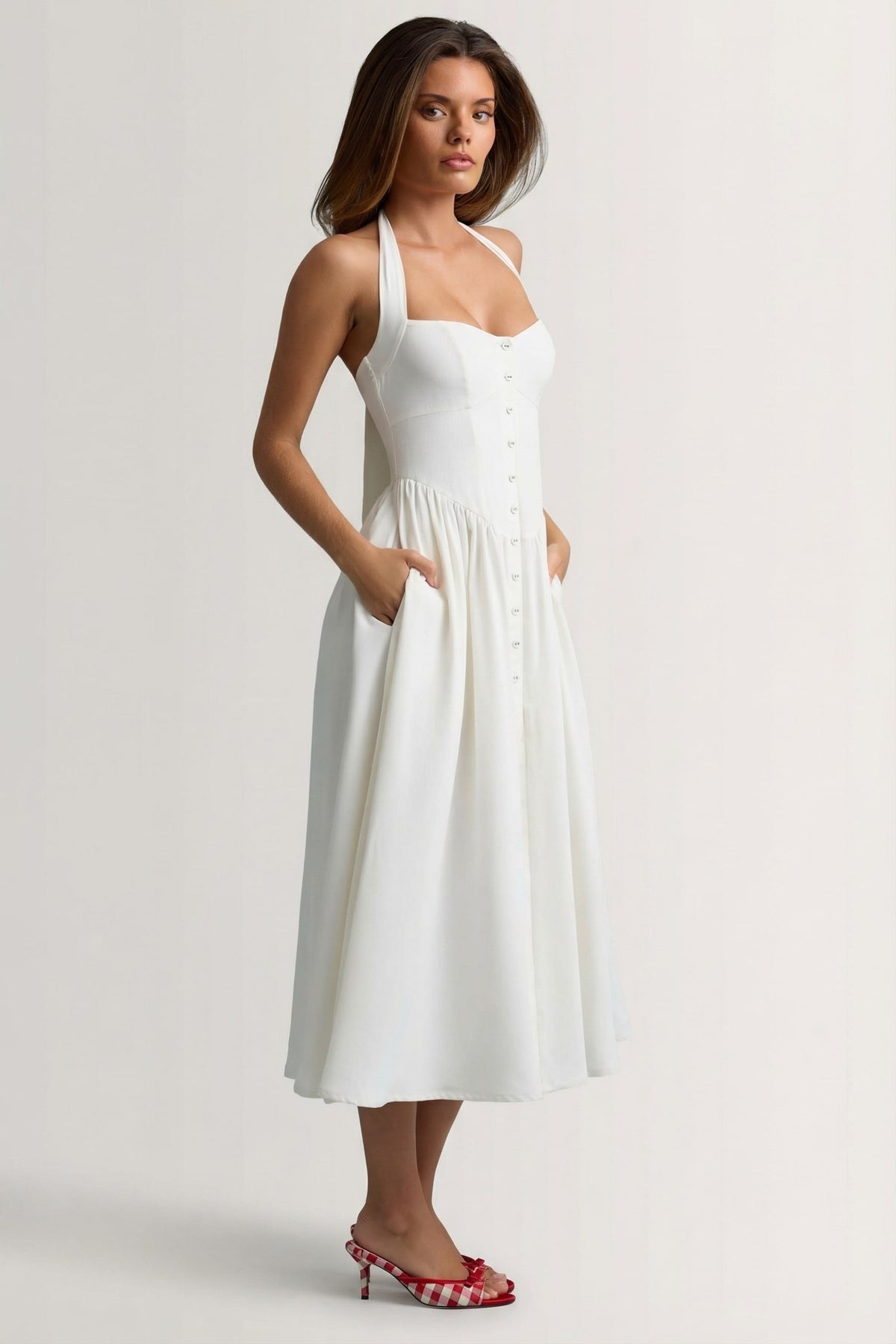 ⁣⁢Neckholder-Midaxikleid mit Knopfdetail in Weiß⁤⁣