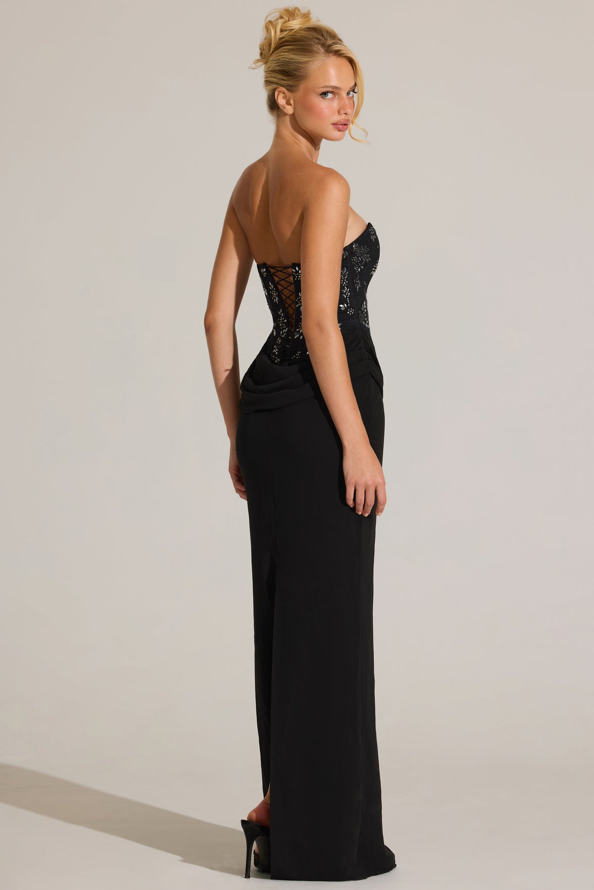 ⁣⁢Verziertes Korsett-Maxikleid in Schwarz⁤⁣ - 2
