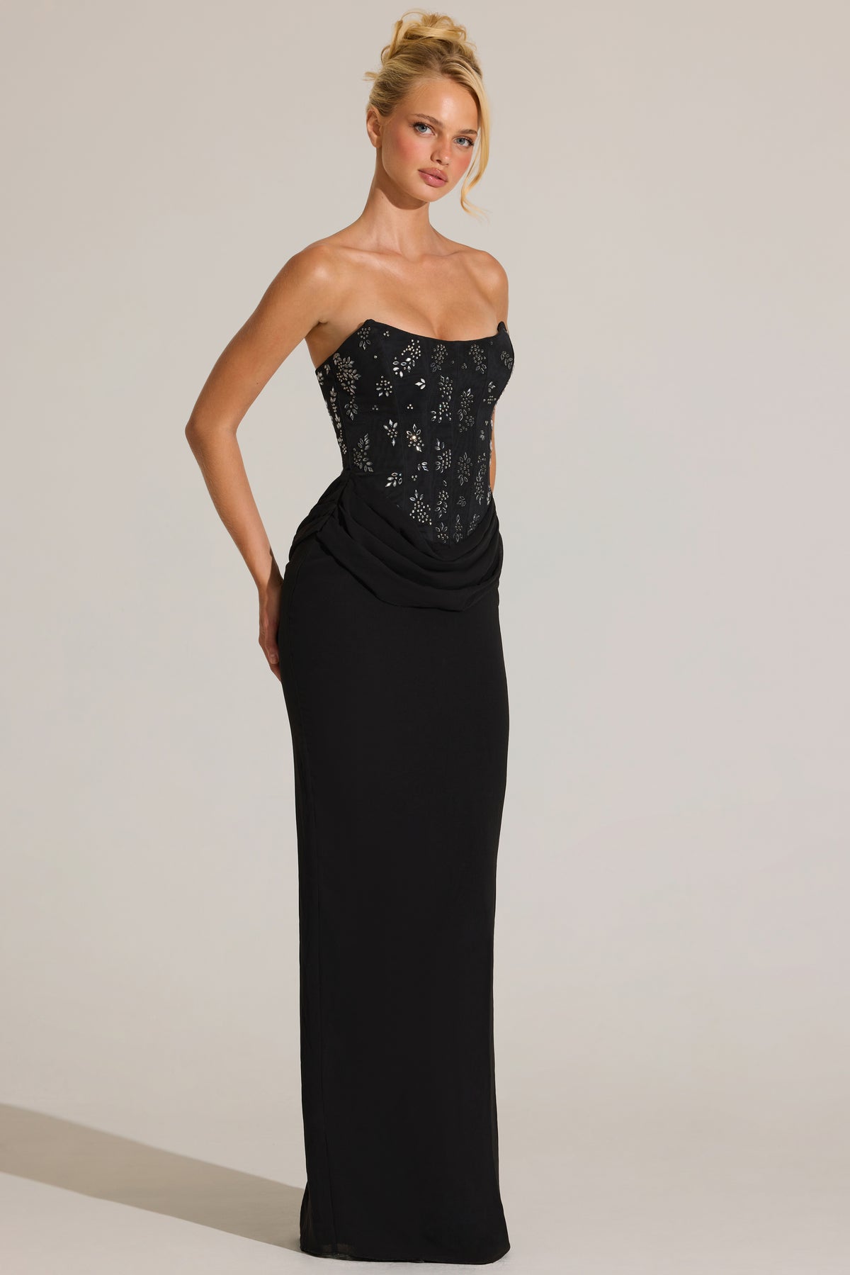 ⁣⁢Verziertes Korsett-Maxikleid in Schwarz⁤⁣