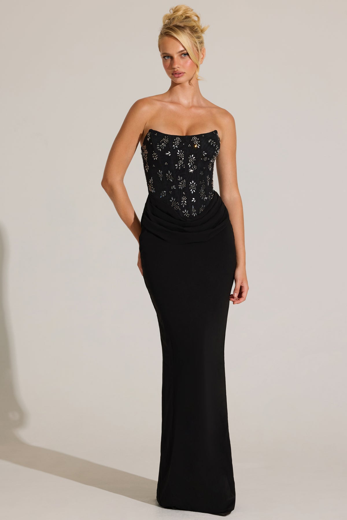 ⁣⁢Verziertes Korsett-Maxikleid in Schwarz⁤⁣