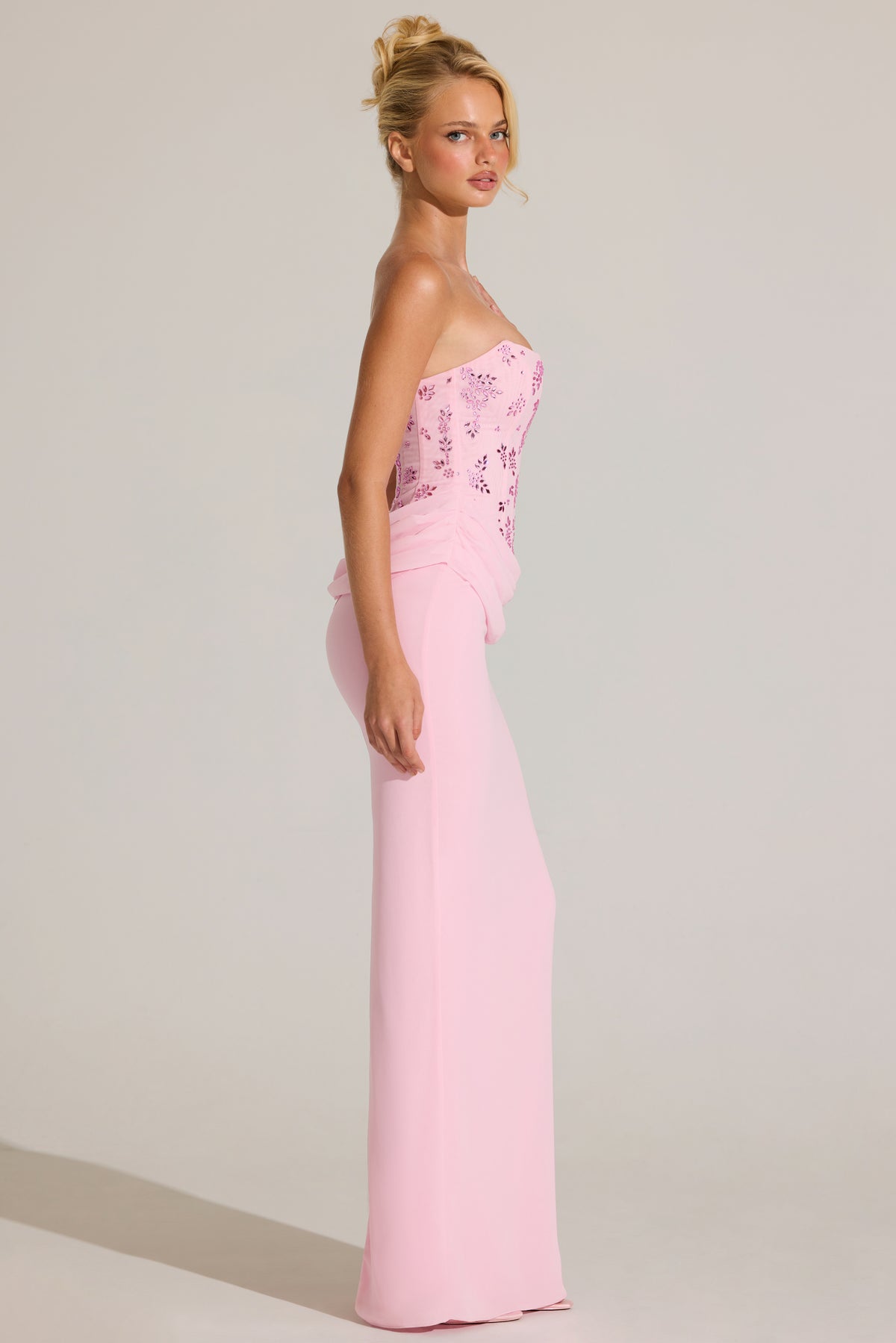 ⁣⁢Verziertes Korsett-Maxikleid in Blossom Pink⁤⁣