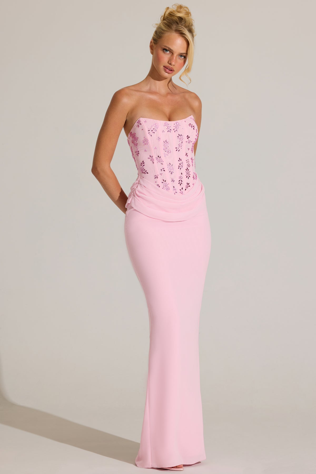⁣⁢Verziertes Korsett-Maxikleid in Blossom Pink⁤⁣