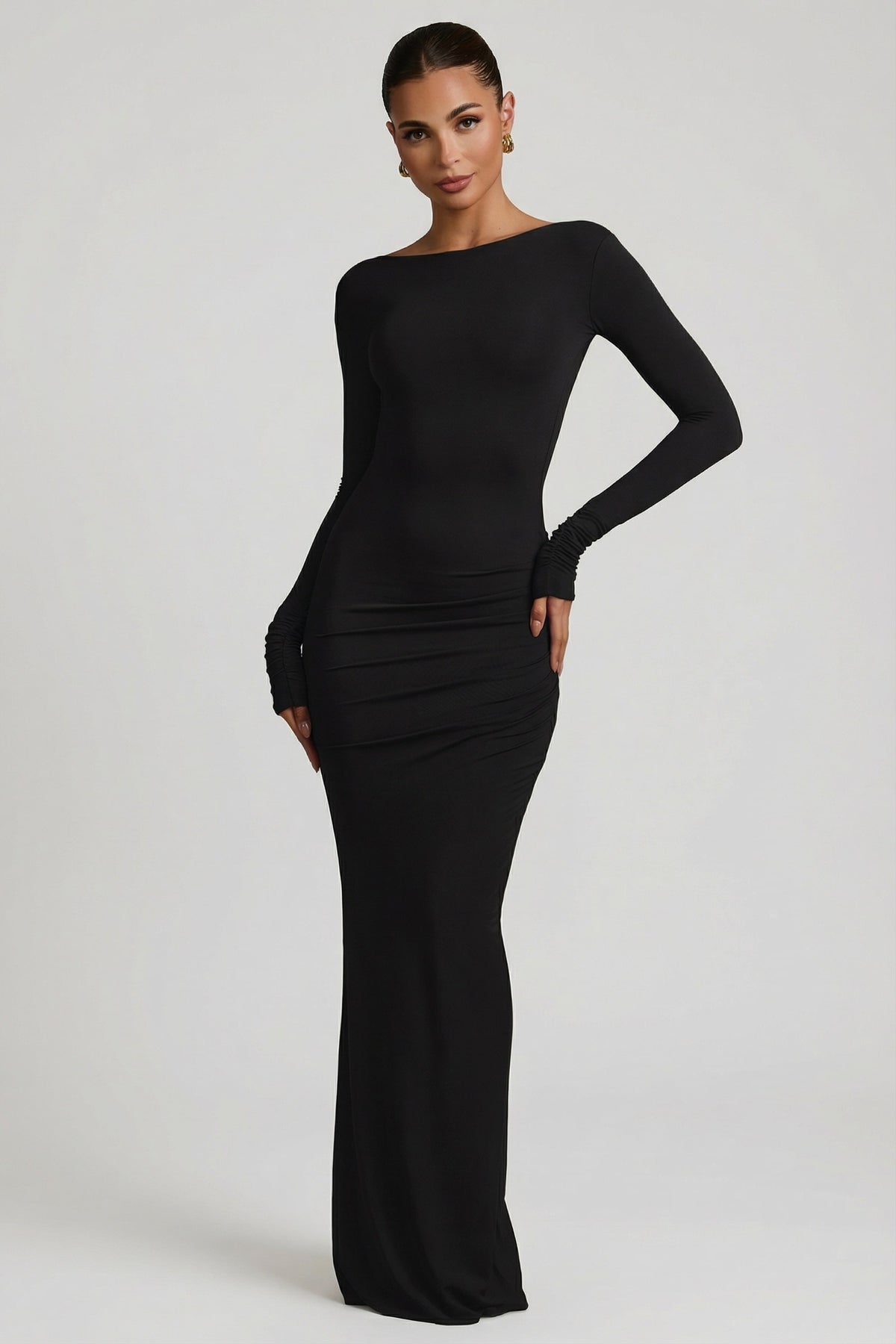 ⁣⁢Gerafftes rückenfreies Modal-Maxikleid in Schwarz⁤⁣