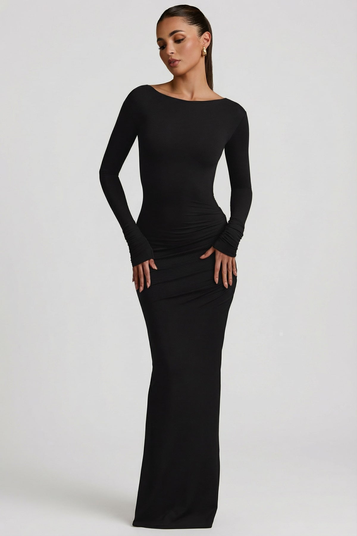 ⁣⁢Gerafftes rückenfreies Modal-Maxikleid in Schwarz⁤⁣