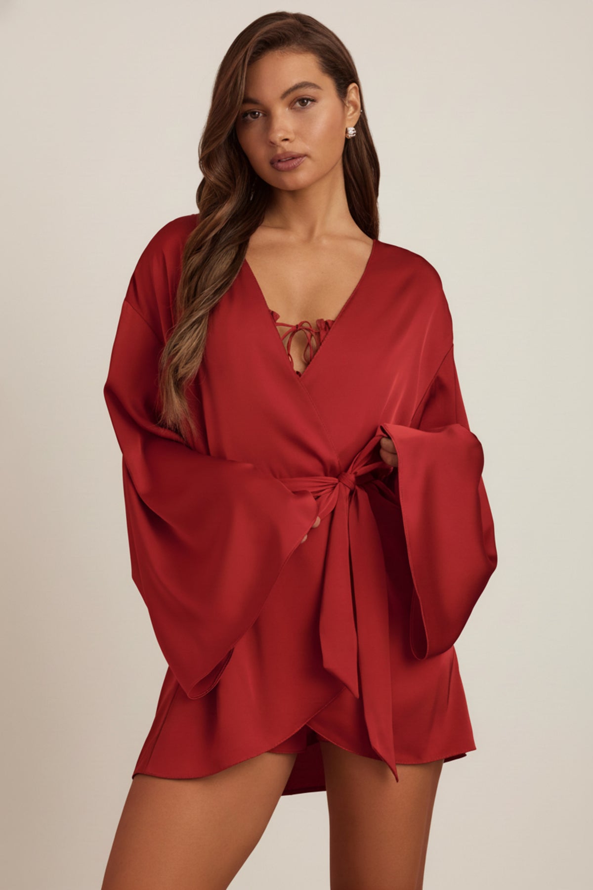 ⁣⁢Verzierte Wickel-Robe in lockerem Schnitt in Rubinrot⁤⁣
