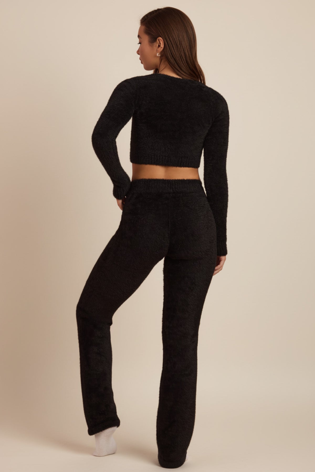 ⁣⁢Wide-Leg-Hose aus flauschigem Strick in Schwarz⁤⁣