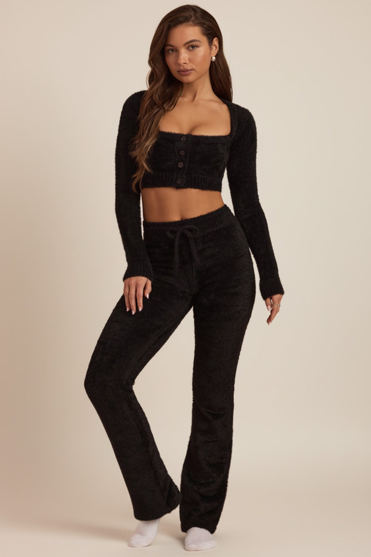 ⁣⁢Wide-Leg-Hose aus flauschigem Strick in Schwarz⁤⁣