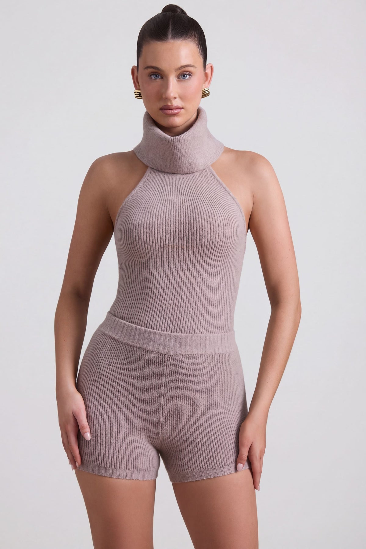 ⁣⁢Rippstrick-Rollkragen-Oberteil rückenfrei in Taupe⁤⁣ - 1