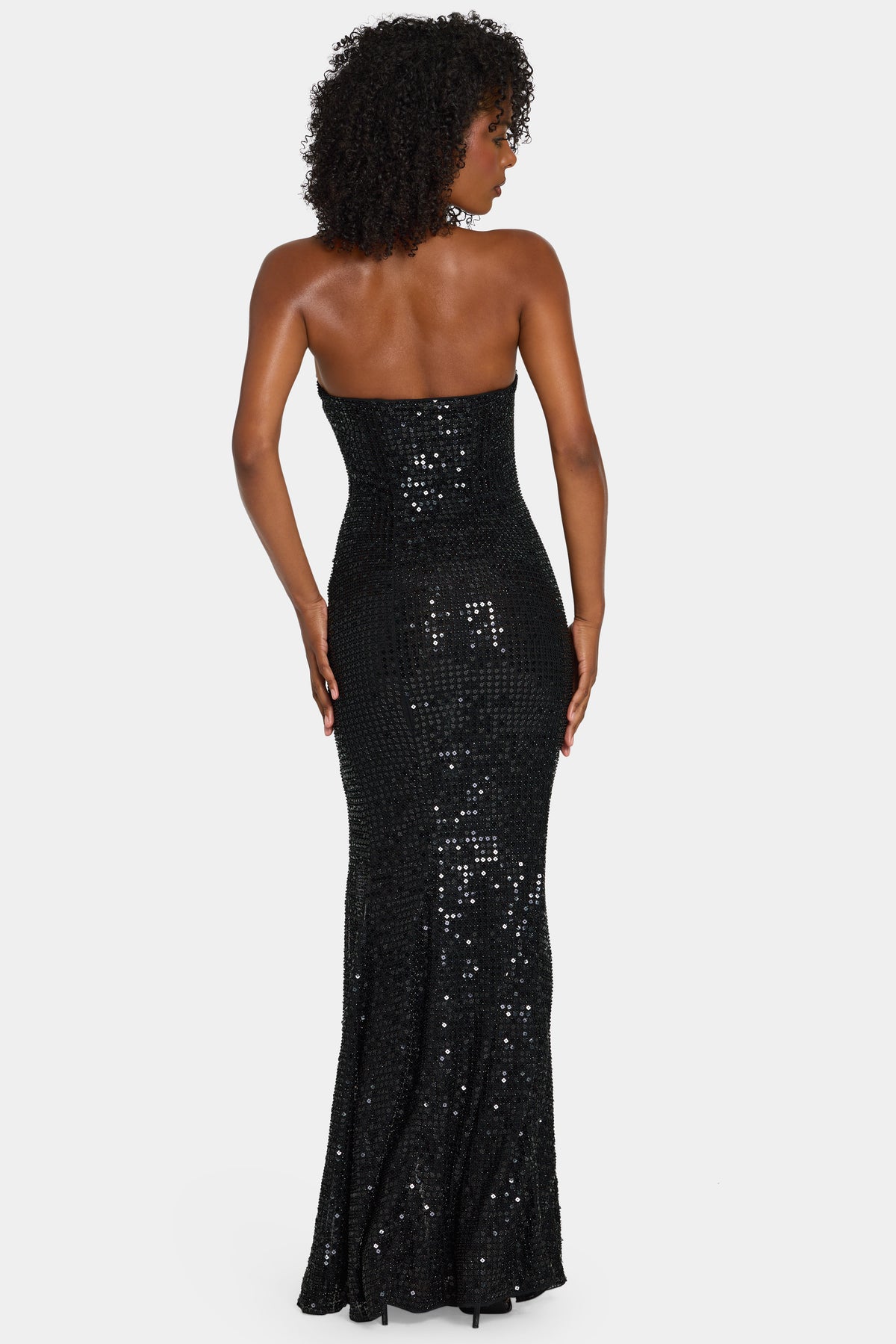 ⁣⁢Verziertes Neckholder-Abendkleid in Schwarz⁤⁣