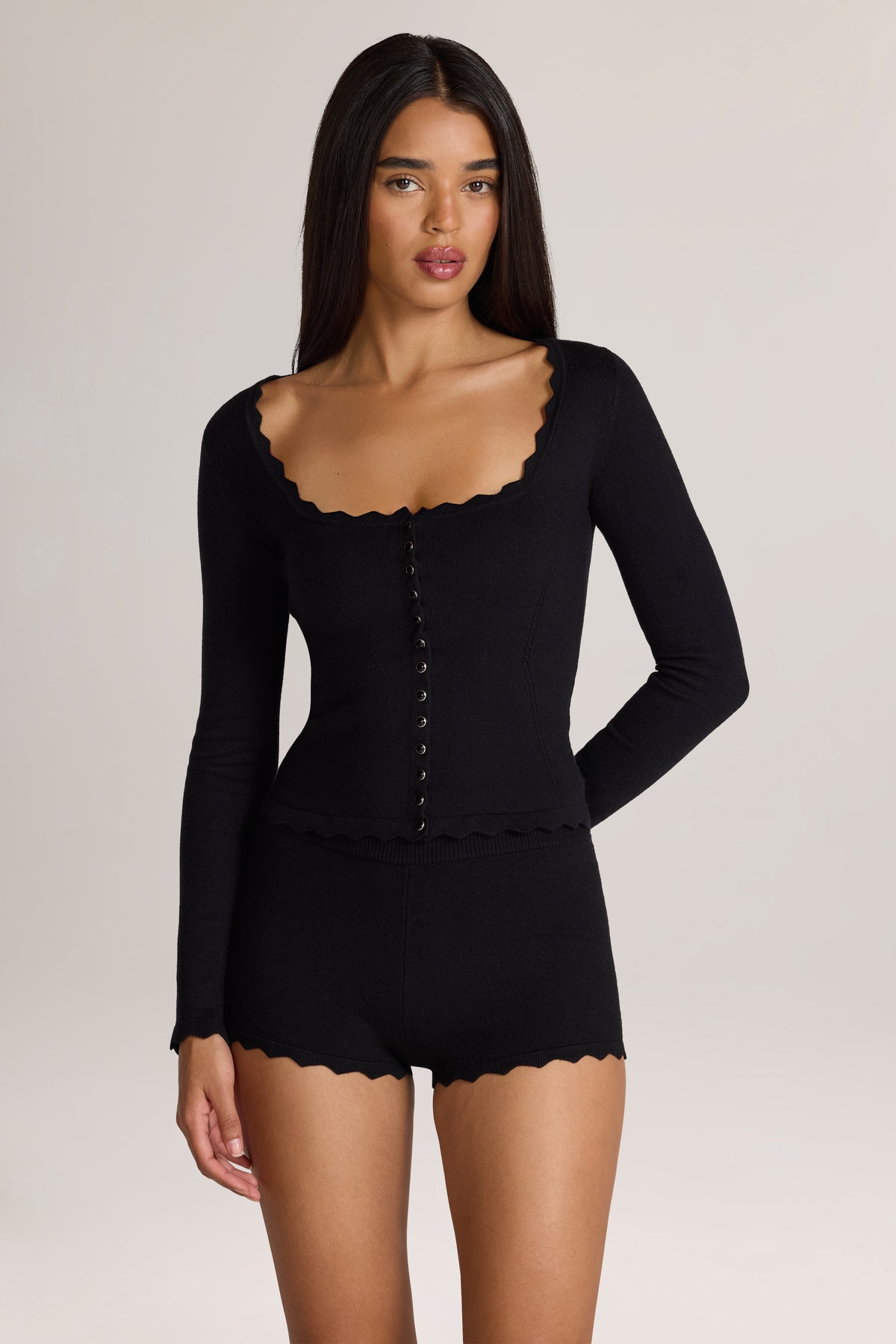 ⁣⁢Geraffter Cardigan aus Strick in Schwarz⁤⁣ - 1