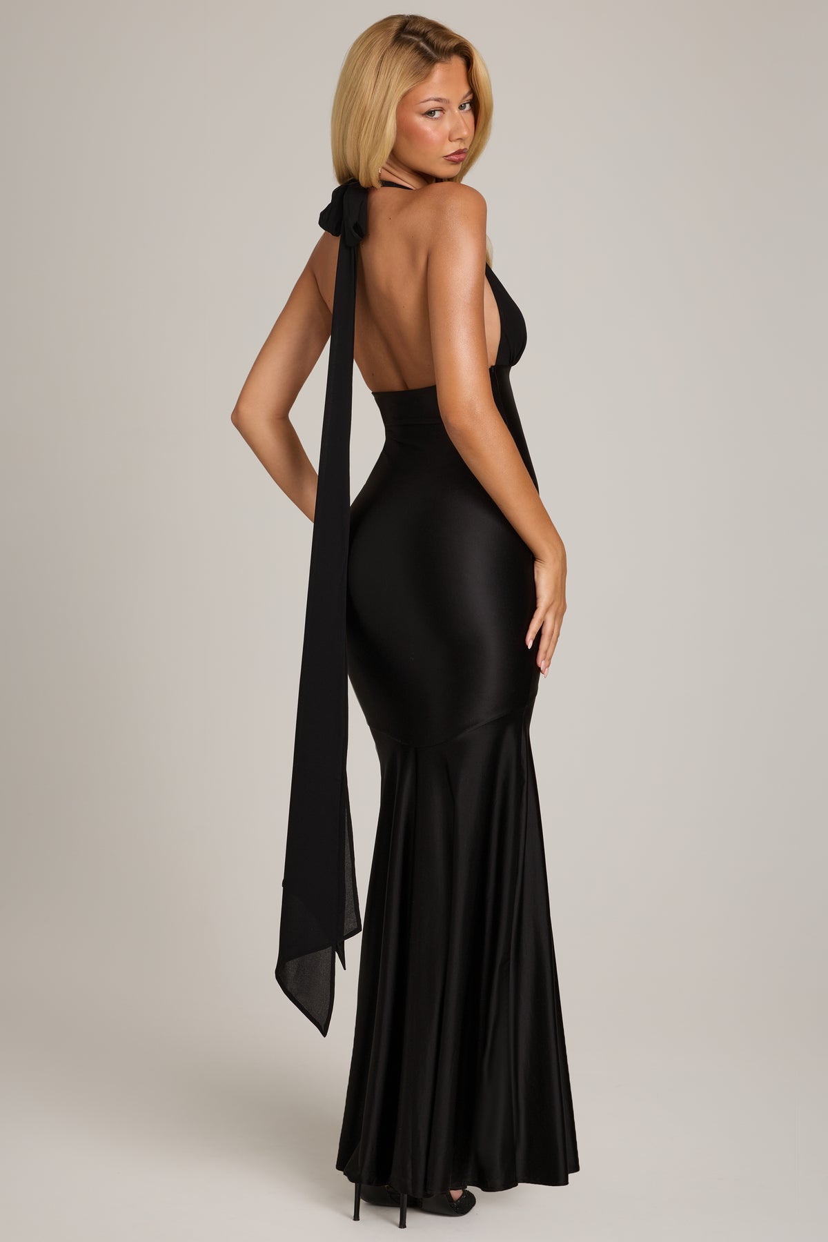 ⁣⁢Maxikleid aus Satin-Jersey in Schwarz⁤⁣