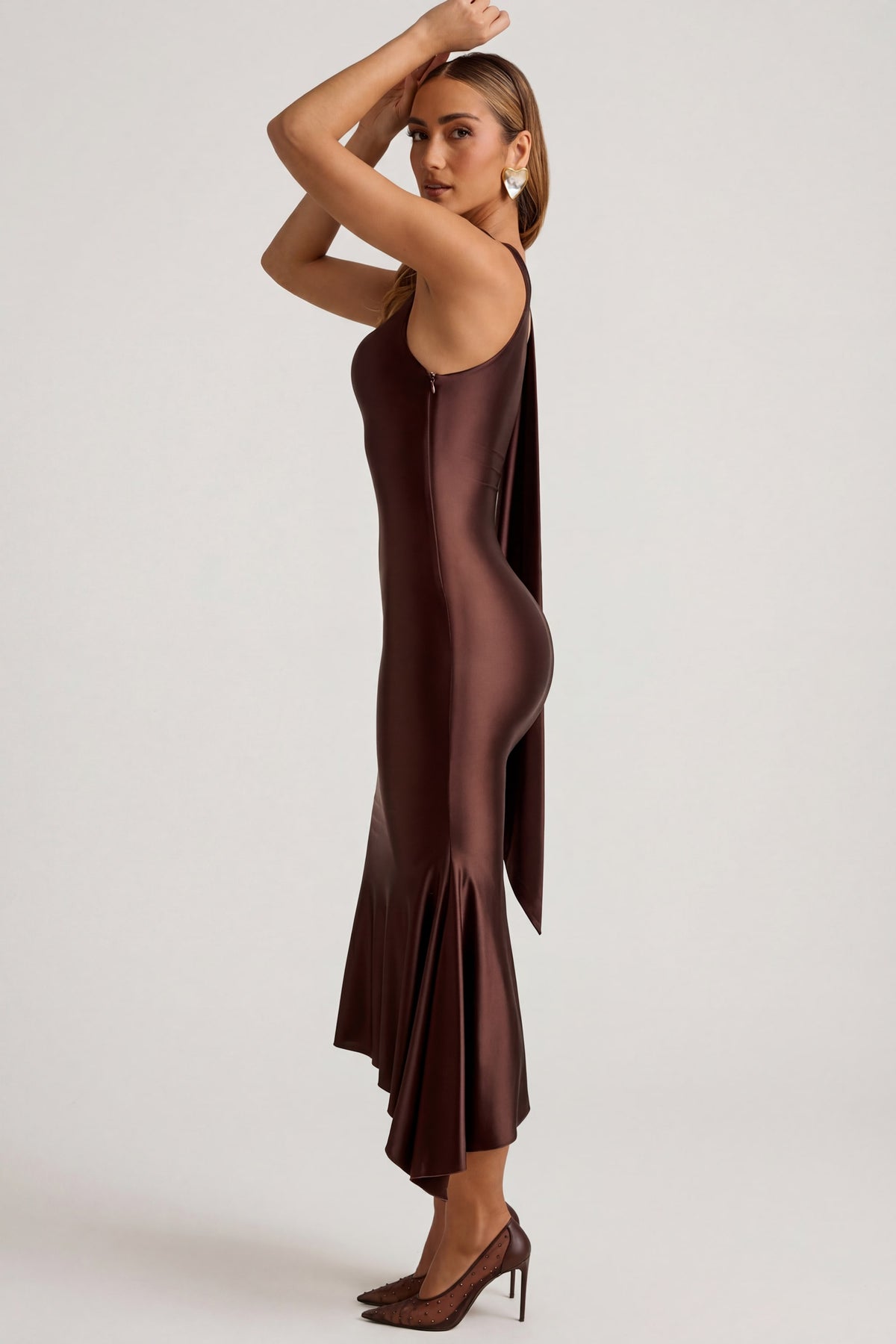 ⁣⁢Asymmetrisches Midaxi-Kleid mit Schal-Detail in Schokoladenbraun⁤⁣