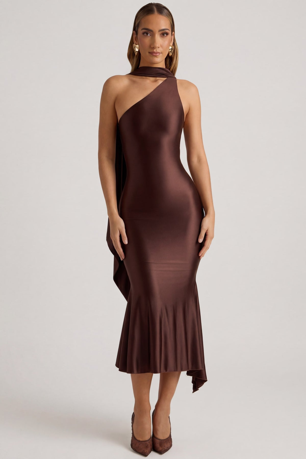 ⁣⁢Asymmetrisches Midaxi-Kleid mit Schal-Detail in Schokoladenbraun⁤⁣