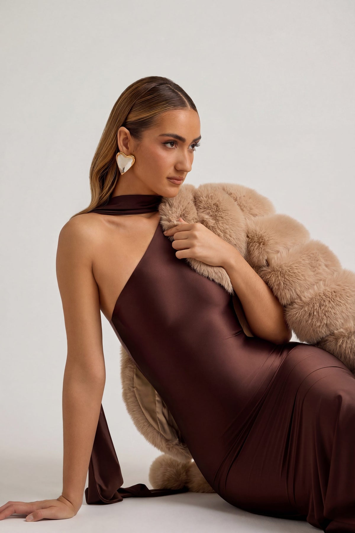 ⁣⁢Asymmetrisches Midaxi-Kleid mit Schal-Detail in Schokoladenbraun⁤⁣ - 2