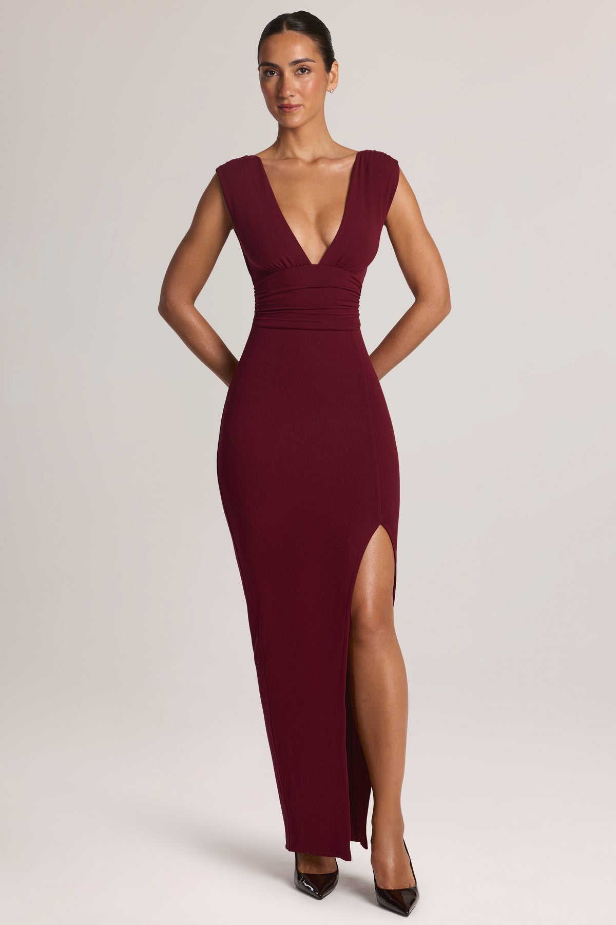 ⁣⁢Modal Maxikleid mit tiefem Ausschnitt in Weinrot⁤⁣ - 1