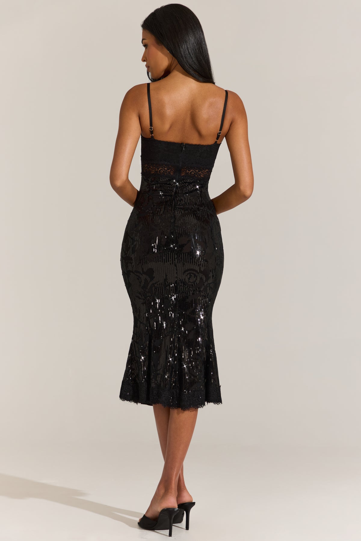 ⁣⁢Verziertes Spitzen-Midikleid in Schwarz⁤⁣