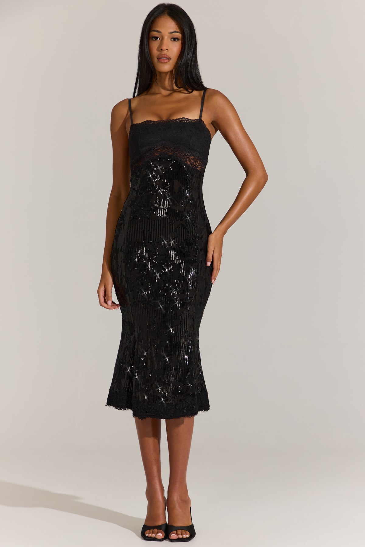 ⁣⁢Verziertes Spitzen-Midikleid in Schwarz⁤⁣