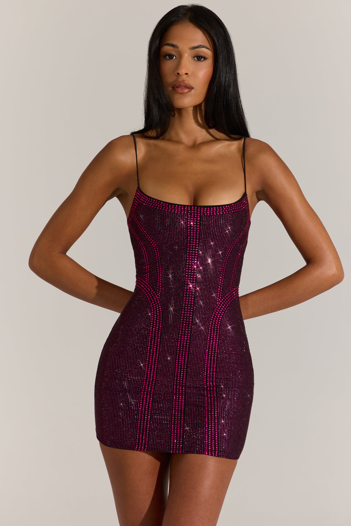⁣⁢Verziertes Neckholder-Minikleid in Fuchsia-Pink⁤⁣