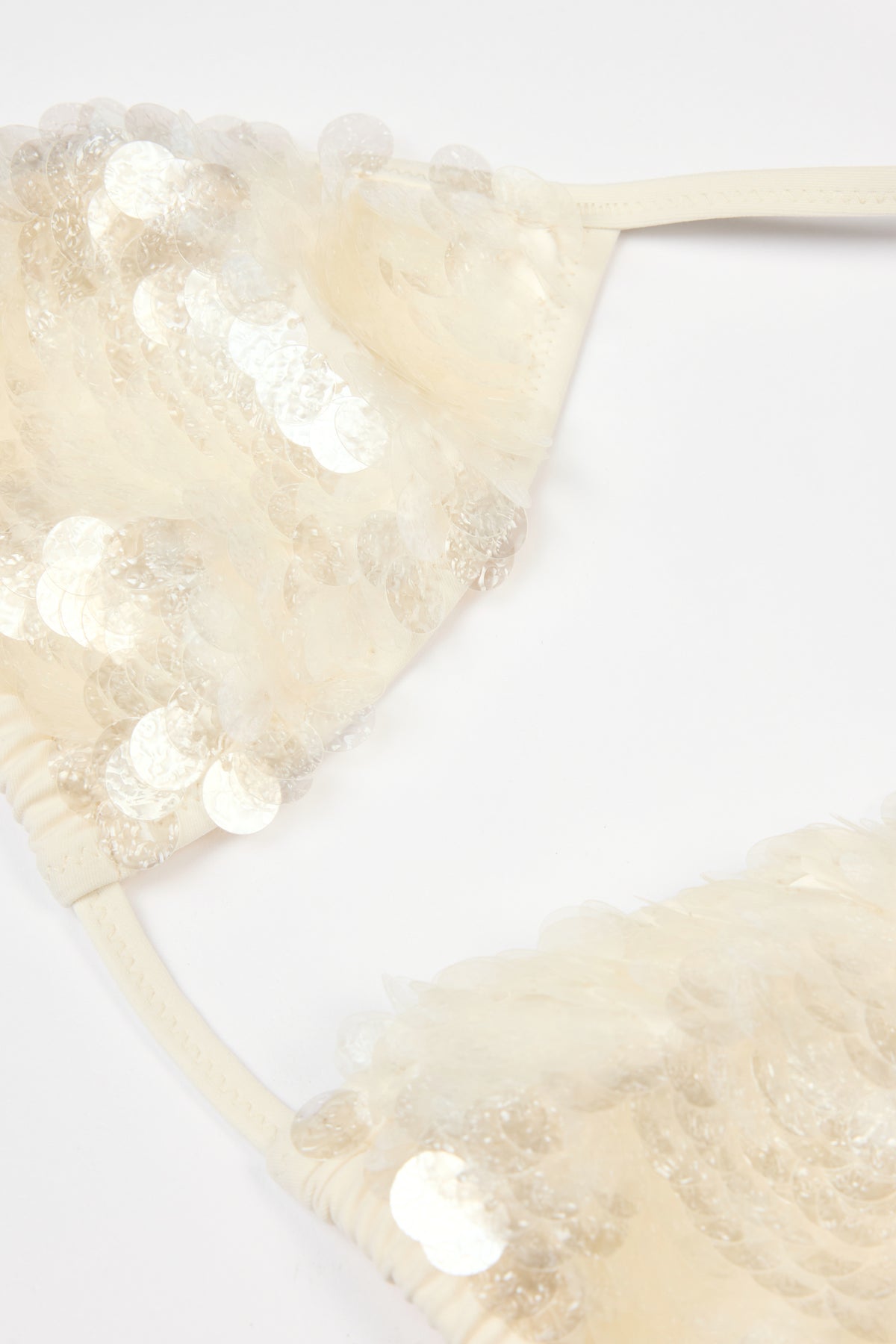 ⁣⁢Triangel-Bikinioberteil in Perlweiß⁤⁣