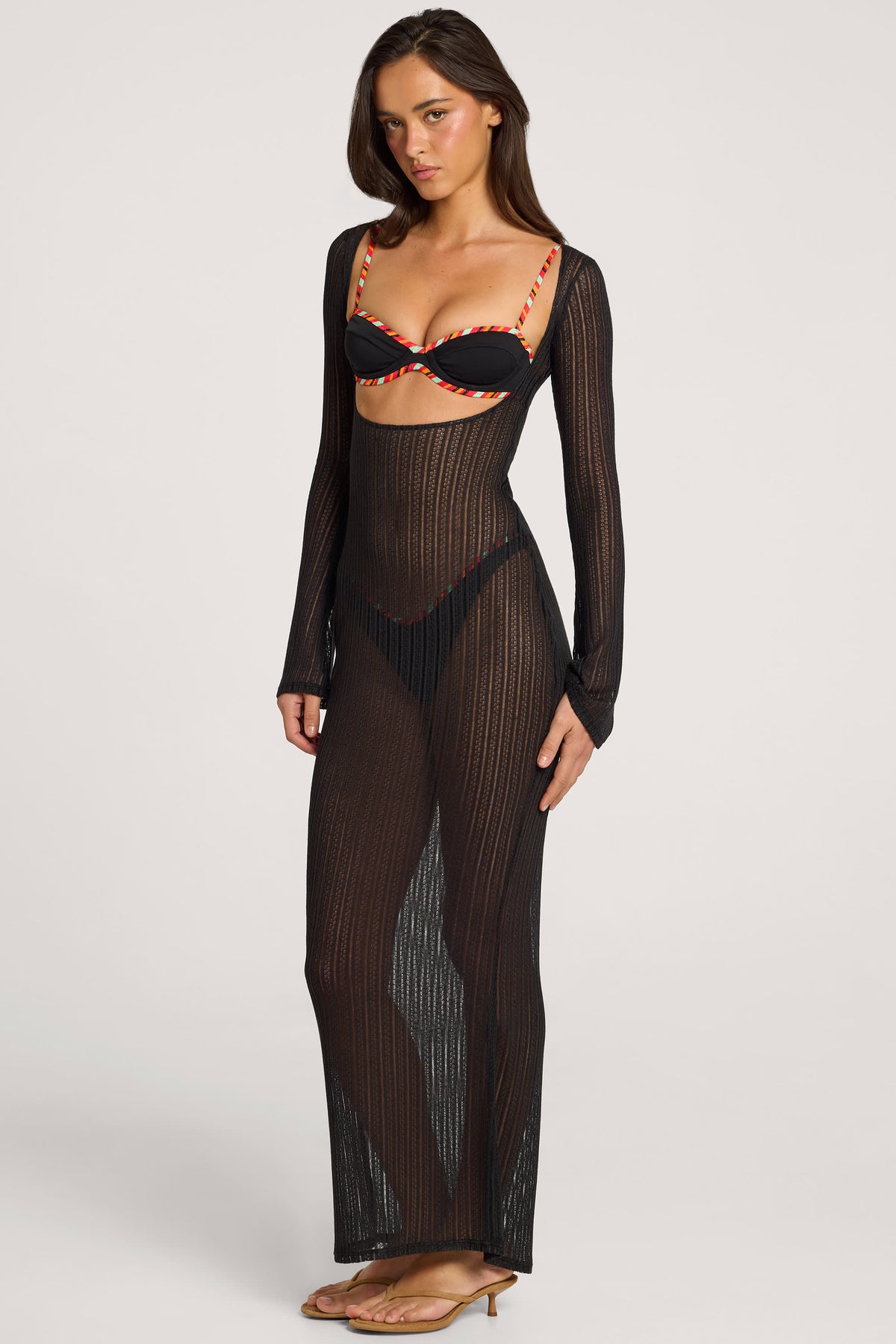 ⁣⁢Maxikleid mit offenem Vorderteil in Schwarz⁤⁣
