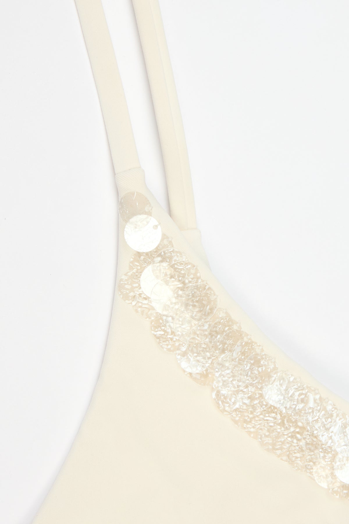 ⁣⁢Tanga-Bikinihose mit seitlichen Bindebändern in Perlweiß⁤⁣
