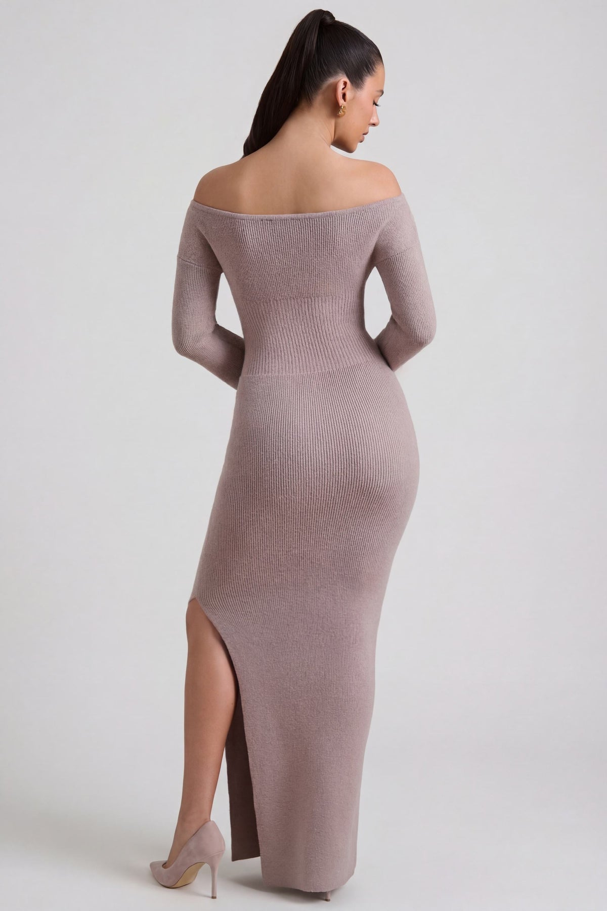 ⁣⁢Geripptes Maxikleid, schulterfrei in Taupe⁤⁣