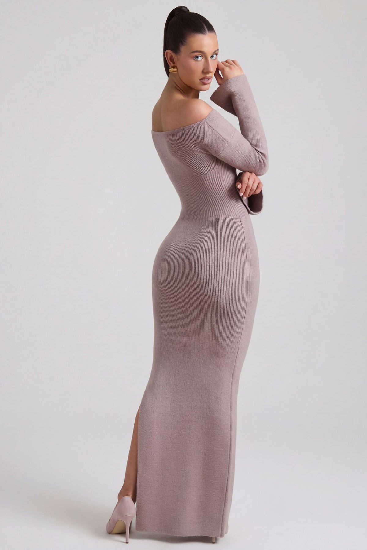 ⁣⁢Geripptes Maxikleid, schulterfrei in Taupe⁤⁣
