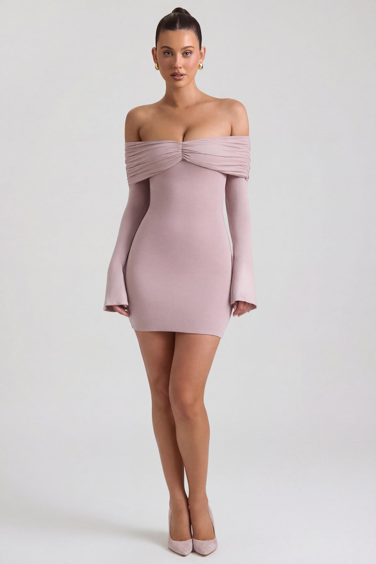 ⁣⁢Gerafftes Off-Shoulder-Minikleid aus Modal-Kaschmir-Mischung in Taupe⁤⁣
