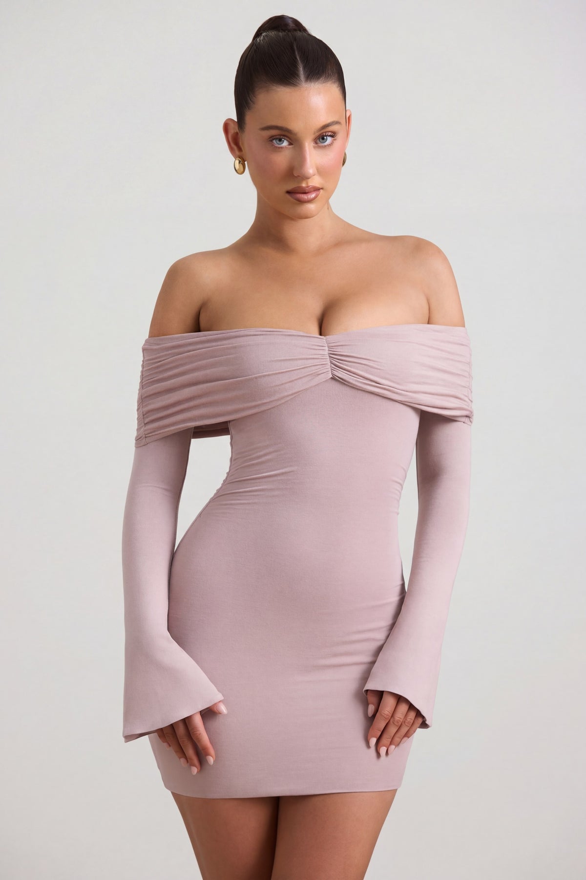 ⁣⁢Mini-Kleid aus Modal-Kaschmir-Mischung mit Carmen-Ausschnitt und Raffungen in Taupe⁤⁣ - 1