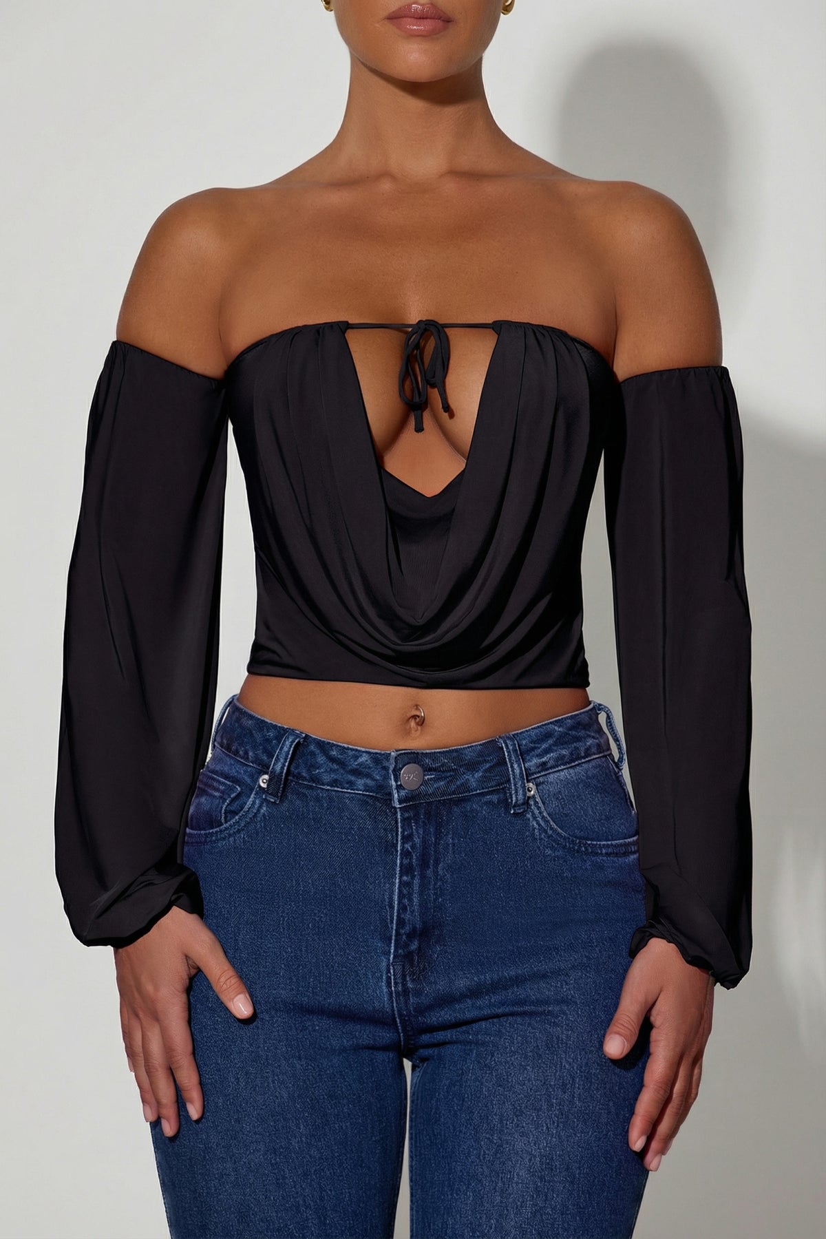 ⁣⁢Off-Shoulder Drapierte Ballonärmel-Top in Schwarz⁤⁣