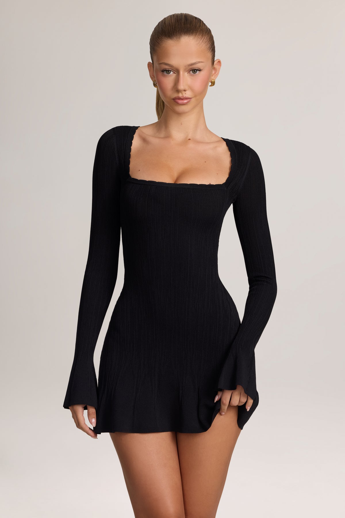 ⁣⁢Strick-Minikleid mit langen Ärmeln in Schwarz⁤⁣ - 1