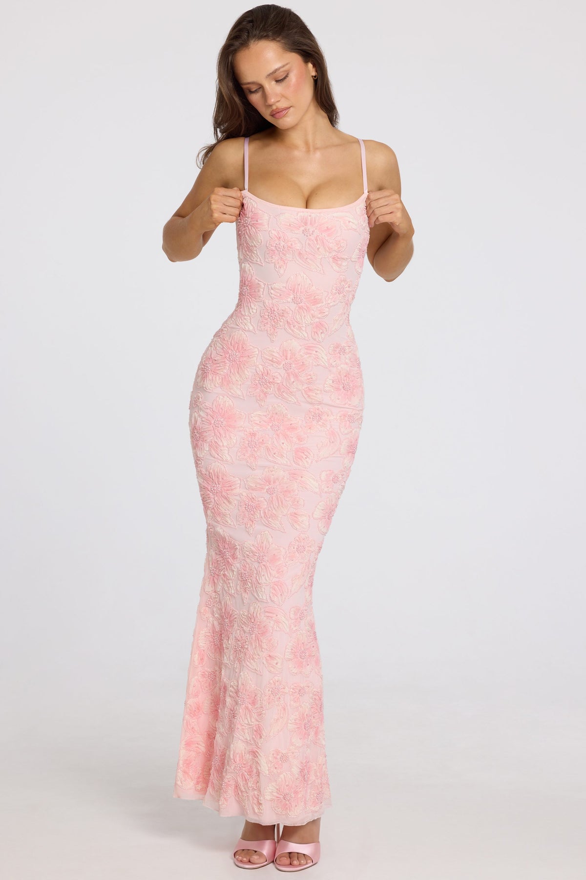 ⁣⁢Verziertes Maxikleid mit Karree-Ausschnitt in Zartrosa-Ombré⁤⁣